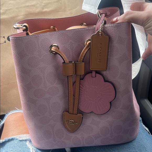 Coach powder Pink Rowan Signature Bucket Bag 2026 soldout authentic - Picture 3 of 7
